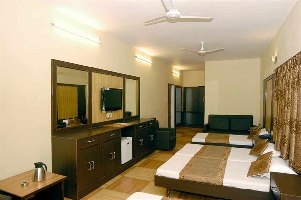 Hotel Varuna Варанаси Экстерьер фото