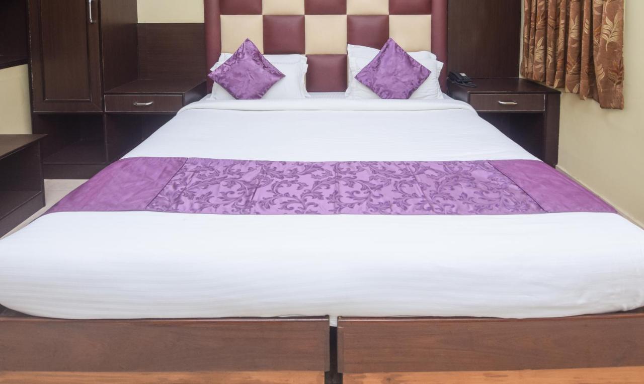 Hotel Varuna Варанаси Экстерьер фото