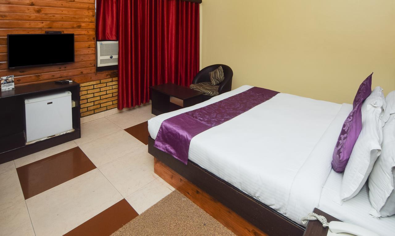 Hotel Varuna Варанаси Экстерьер фото