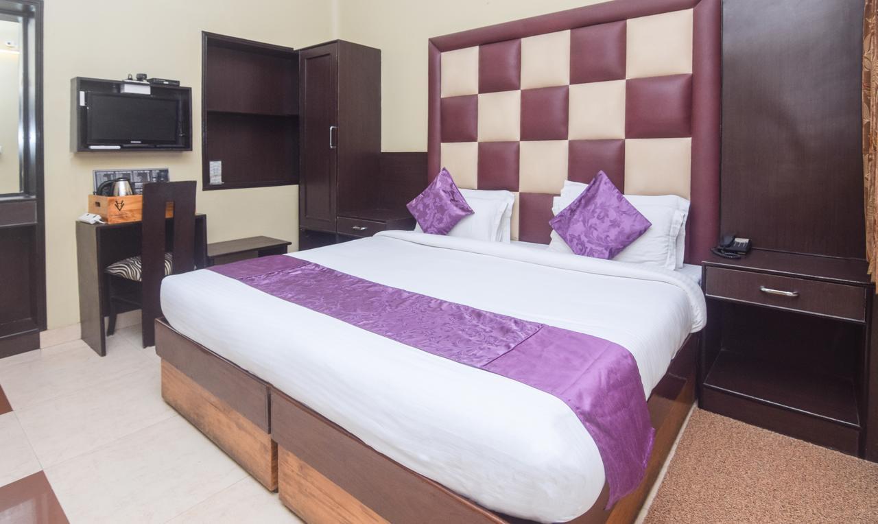 Hotel Varuna Варанаси Экстерьер фото